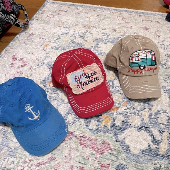 Accessories - Set of 3 women’s hats USA, anchor, camping